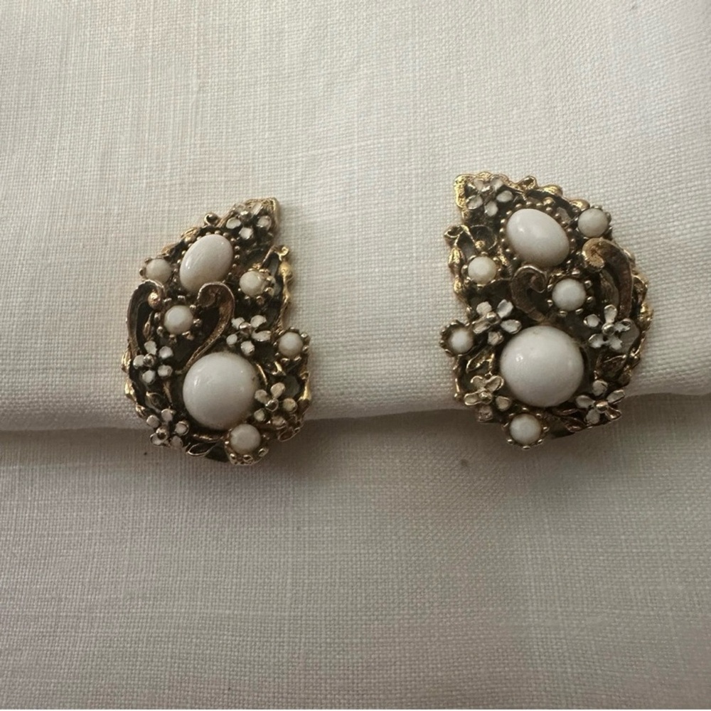 VTG ART Arthur Pepper Pearl Cluster Clip On Earrings Gold Tone Floral Filigree